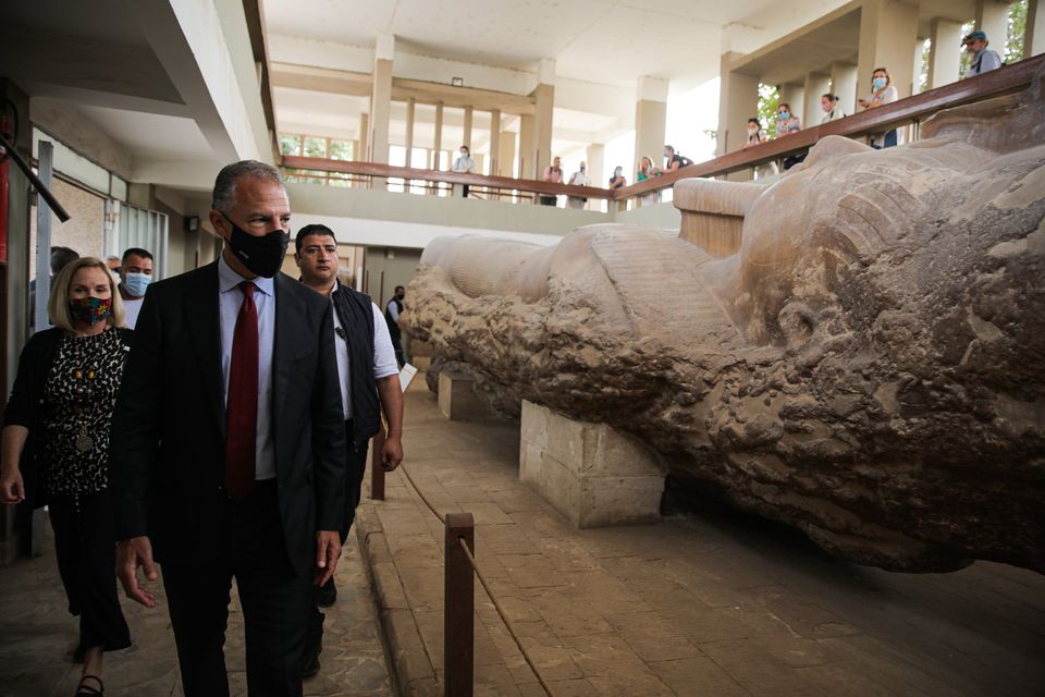 السفير الأمريكي في ميت رهينة