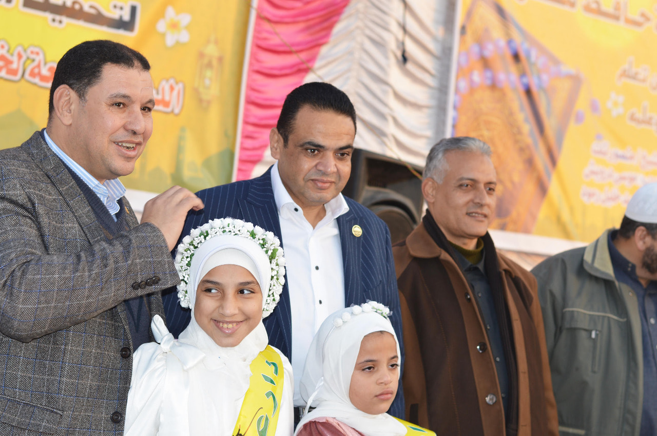 بالصور والفيديو : قرية أبورجوان تكرم 115 من حفظة القرآن الكريم بينهم الأولى على العالم