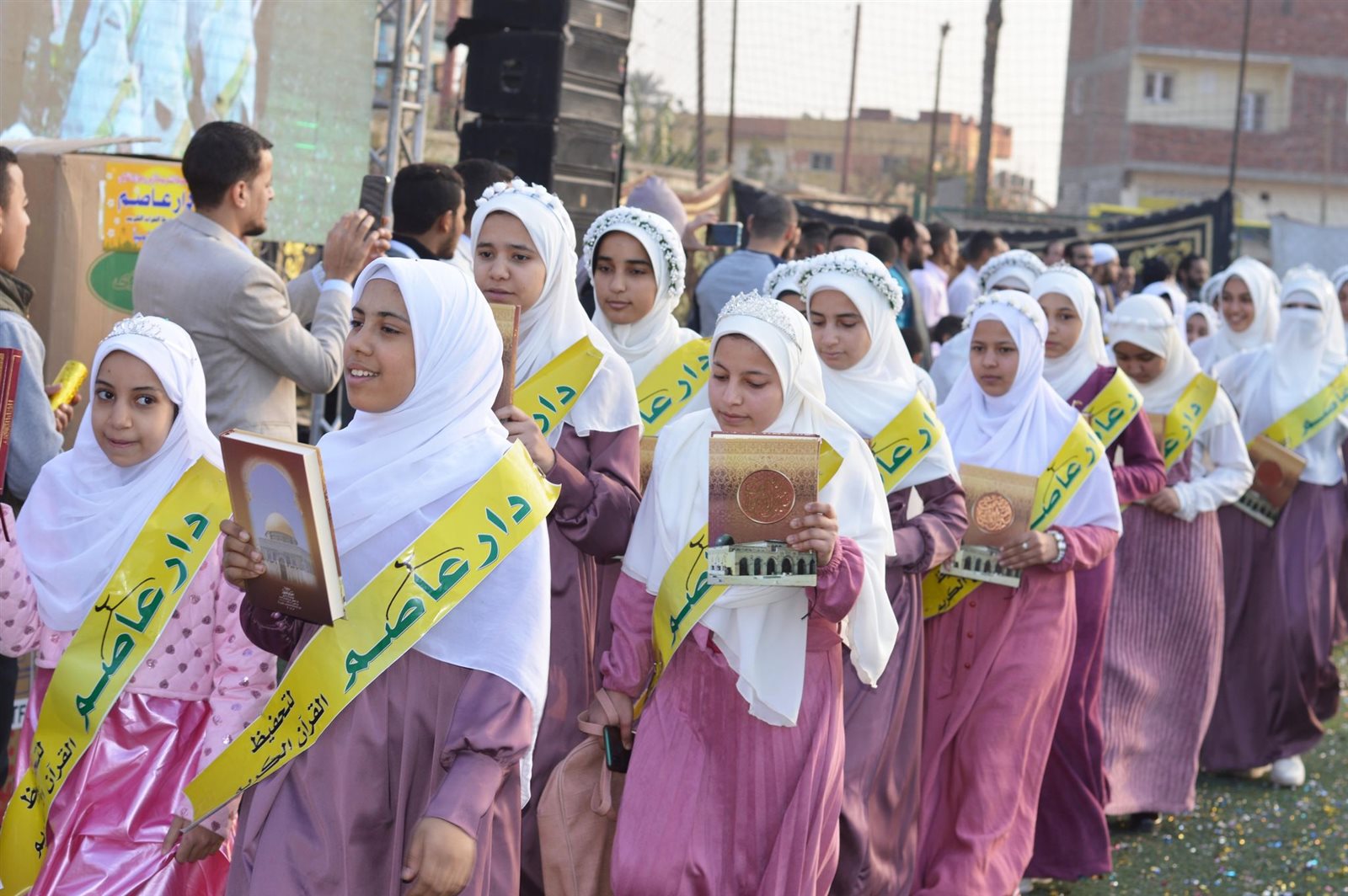 بالصور والفيديو : قرية أبورجوان تكرم 115 من حفظة القرآن الكريم بينهم الأولى على العالم