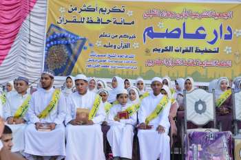 بالصور والفيديو : قرية أبورجوان تكرم 115 من حفظة القرآن الكريم بينهم الأولى على العالم